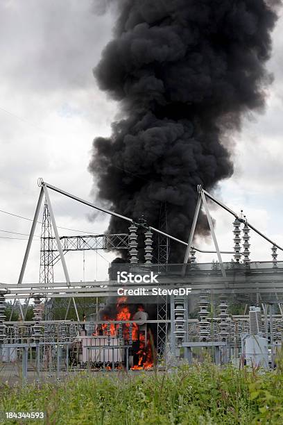 Fogo Na Subestação Eléctricos - Fotografias de stock e mais imagens de Incêndio - Incêndio, Transformador de eletricidade, Cabo de Alta-tensão