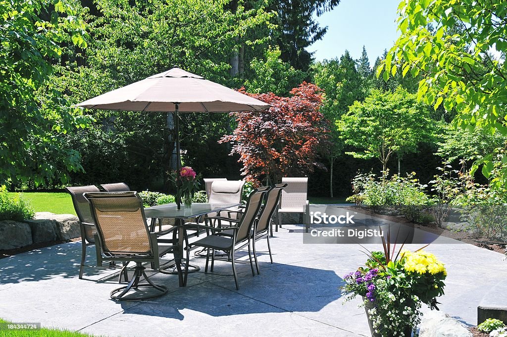Giardino cortile posteriore - Foto stock royalty-free di Giardino domestico
