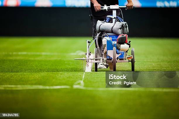 Pintura Relva Relvado Linhas Em Um Campo Desportivo - Fotografias de stock e mais imagens de Linha - Objeto manufaturado