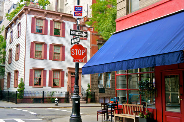 intersecciones de la ciudad de nueva york, grove y bedford street, greenwich village, manhattan west - greenwich village fotografías e imágenes de stock