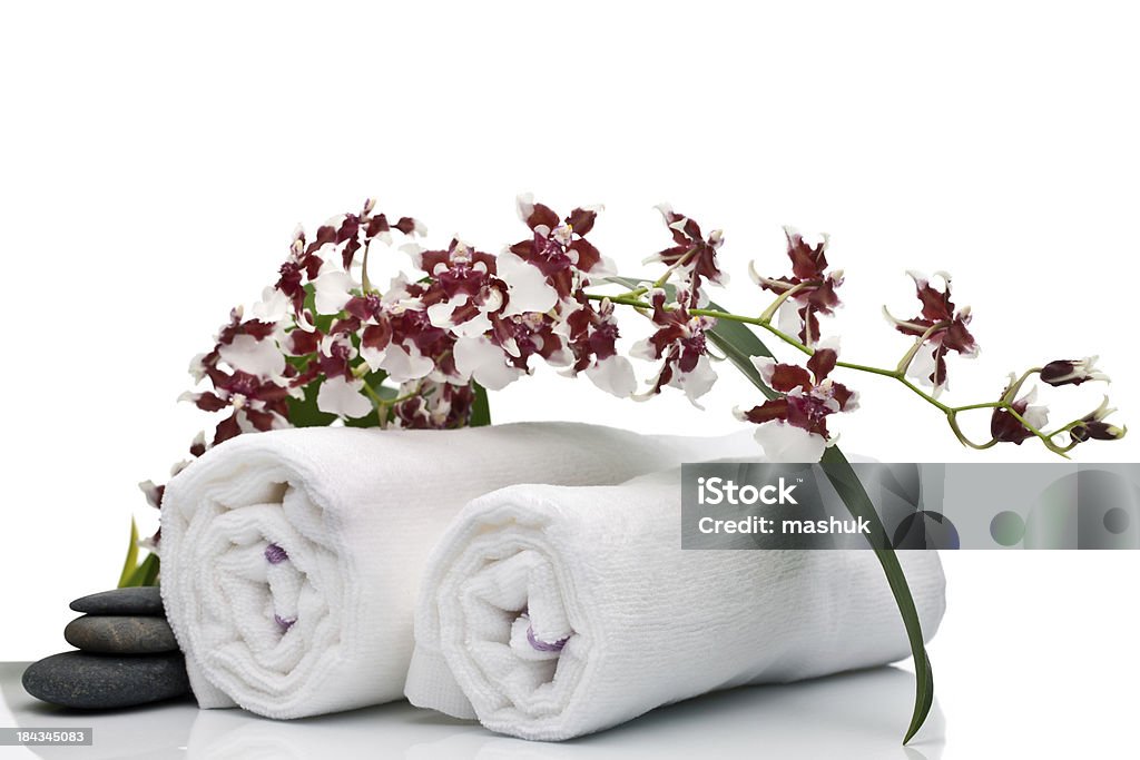 Orchidea i ręczniki - Zbiór zdjęć royalty-free (Aromaterapia)