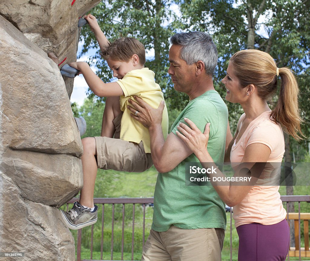 Família de escalada - Foto de stock de 35-39 Anos royalty-free