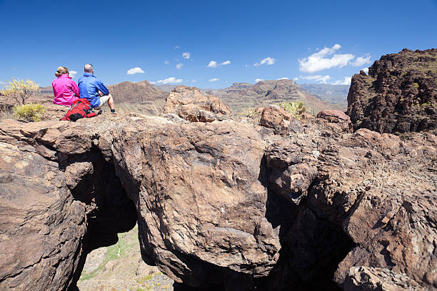 istock adventure break hiking couple mountains 184345199
