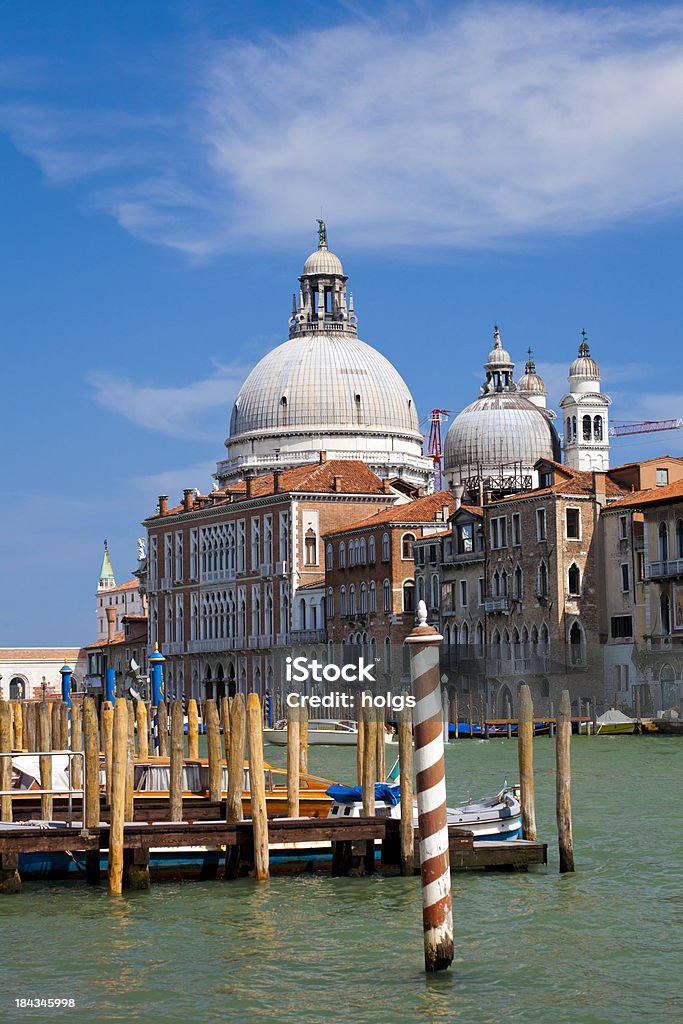 Igreja de Santa Maria di Salute, Veneza - Foto de stock de Réplica do Navio Santa Maria royalty-free