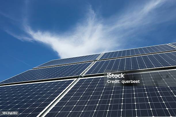 Solarstrom Stockfoto und mehr Bilder von Blau - Blau, Elektrizität, Energieindustrie