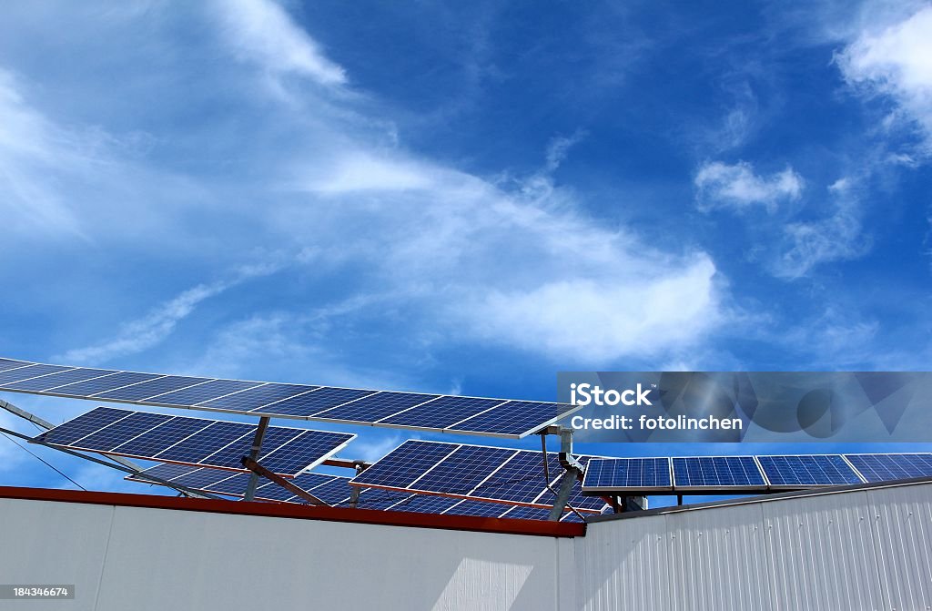 Fabrik mit Solarzellen - Lizenzfrei Sonnenkollektor Stock-Foto