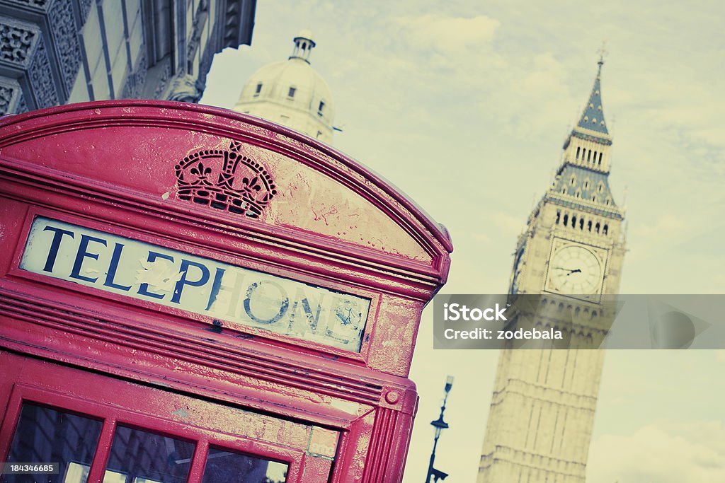 Vintage, cabine de téléphone rouge à Londres et Big Ben - Photo de Big Ben libre de droits