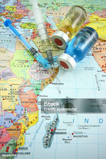 Impfstoffen Und Afrikakarte Stockfoto und mehr Bilder von Impfung - Impfung, Afrika, Karte - Navigationsinstrument