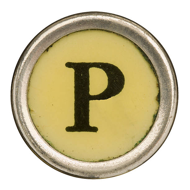 алфавит-буква p от старого ручной пишущая машинка. - letter p typewriter key old fashioned typescript стоковые фото и изображения