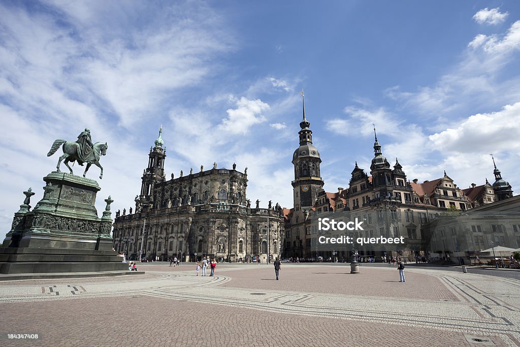 Dresden Hofkirche-Blick von der Semperoper - Lizenzfrei Architektur Stock-Foto