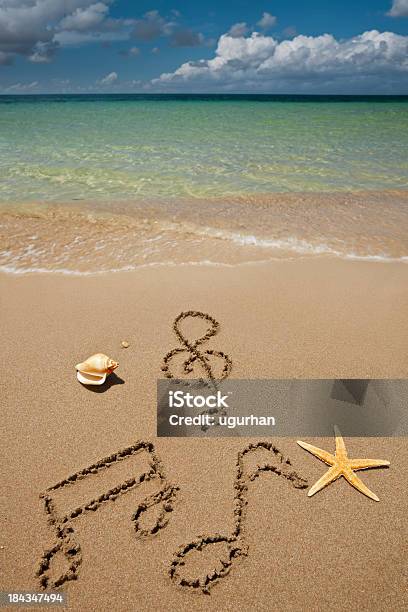 Foto de A Praia e mais fotos de stock de Areia - Areia, Arte, Cultura e Espetáculo, Calor