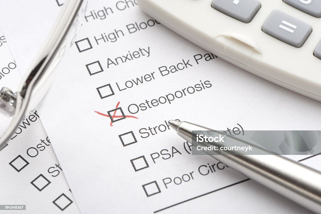 Osteoporoza zaznaczone na badań medycznych - Zbiór zdjęć royalty-free (Badanie lekarskie)