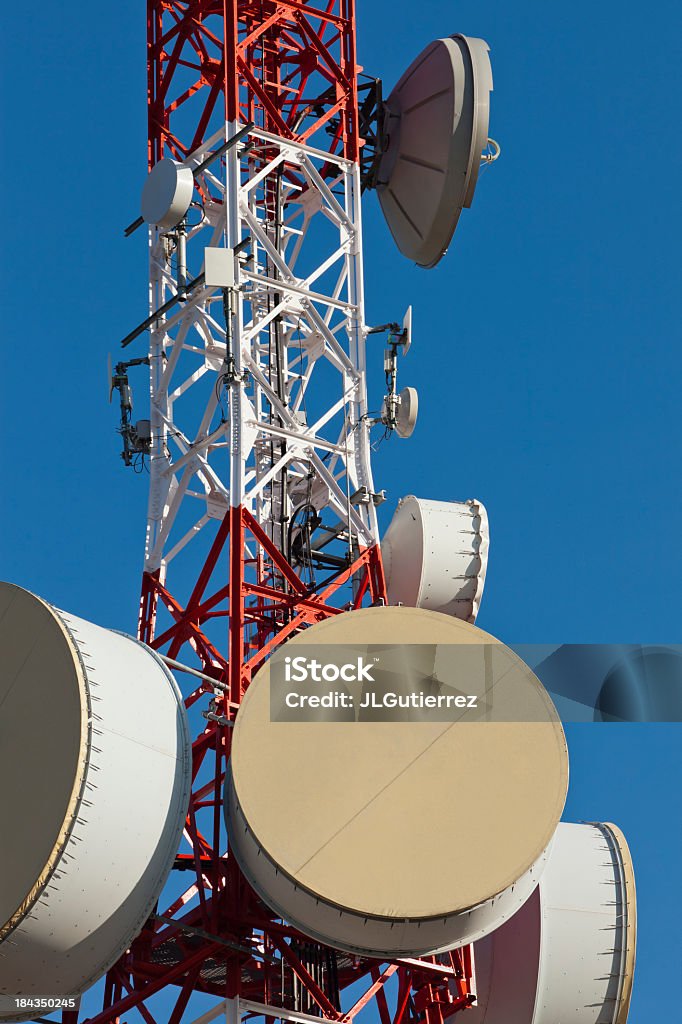 Torre di comunicazione - Foto stock royalty-free di Antenna - Attrezzatura per le telecomunicazioni