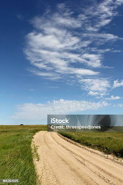 Foto de Ciclista De Estrada E Céu e mais fotos de stock de Agricultura - Agricultura, Céu - Fenômeno natural, Céu Claro