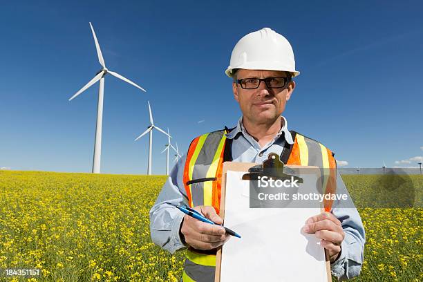 Energiebericht Stockfoto und mehr Bilder von Agrarbetrieb - Agrarbetrieb, Arbeiter, Ausrüstung und Geräte