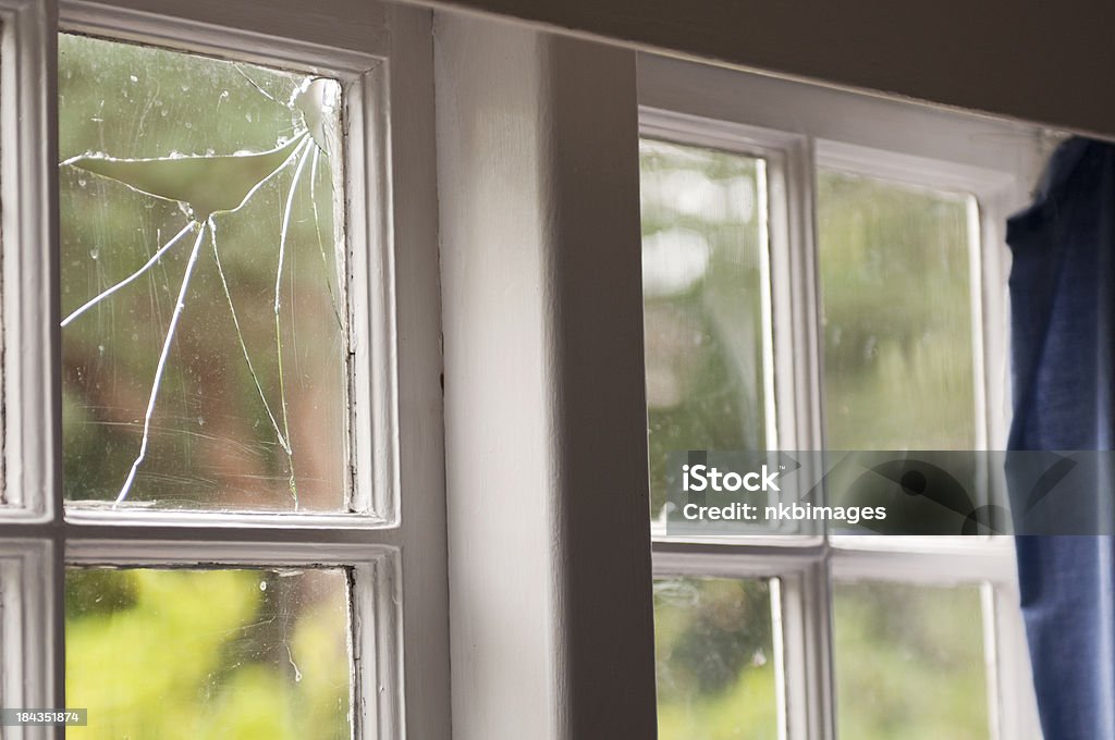 Defekte Fenster in einem alten Hause - Lizenzfrei Fenster Stock-Foto