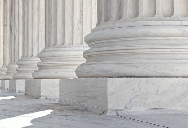 米国ます。最高裁判所立体的なディテールのベースの列 - legal system column courthouse law ストックフォトと画像