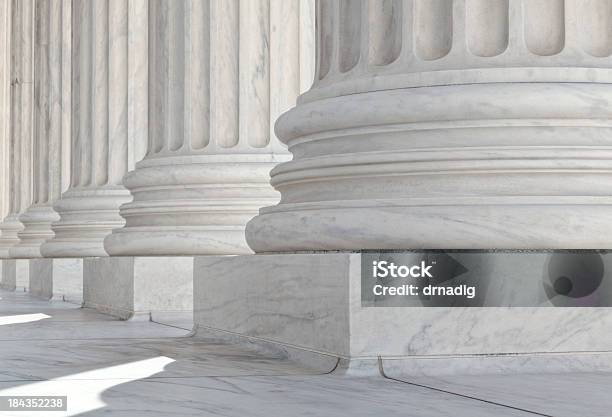 Foto de Eua Supremo Tribunal Detalhes Arquitetônicos Da Base Das Colunas e mais fotos de stock de Estabilidade