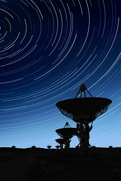 xxl радио телескопов силуэт - horizon observatory стоковые фото и изображения