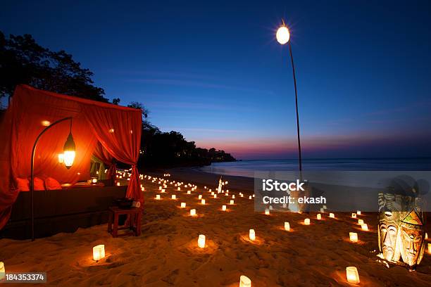 Jantar Romântico Na Praia Do Paraíso Tropical Frente - Fotografias de stock e mais imagens de Anoitecer