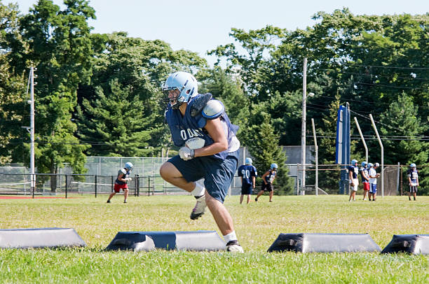 high school football player training high school football player training. going through running drills practicing stock pictures, royalty-free photos & images