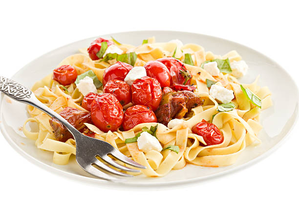 pasta mit ofen gegrillte tomaten - fetta cheese fotos stock-fotos und bilder