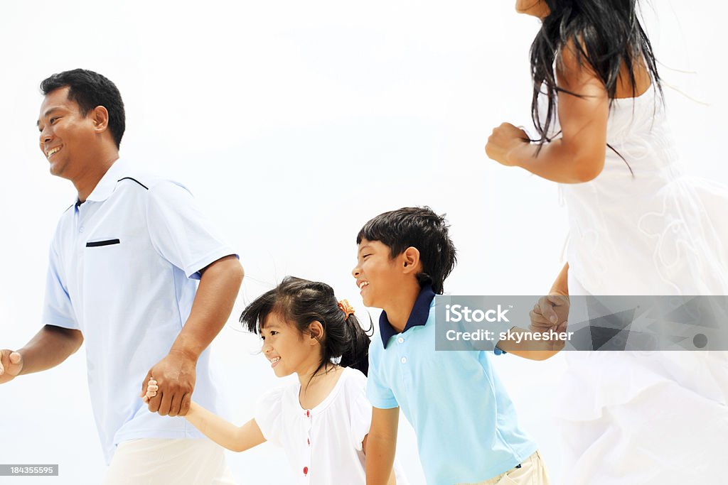 Schöne asiatische Familie im Freien. - Lizenzfrei Aktiver Lebensstil Stock-Foto