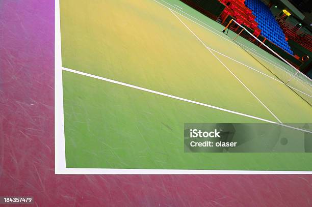 Primer Plano De Una Cancha De Tenis Líneas Foto de stock y más banco de imágenes de Alambre - Alambre, Ancho, Asiento