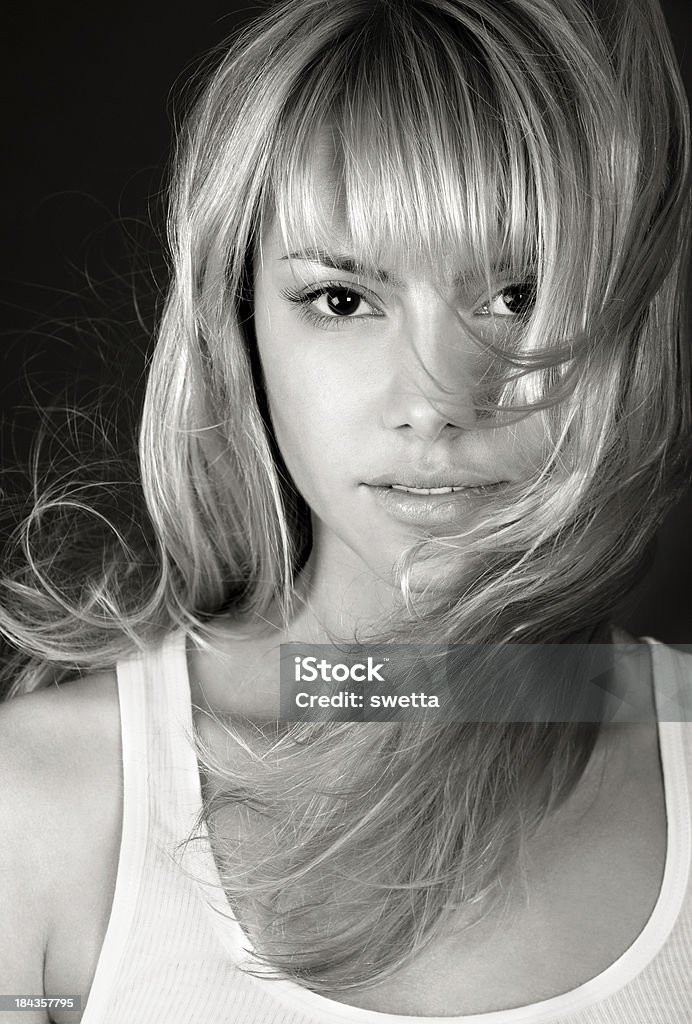 Блондинка красоты - Стоковые фото 20-24 года роялти-фри