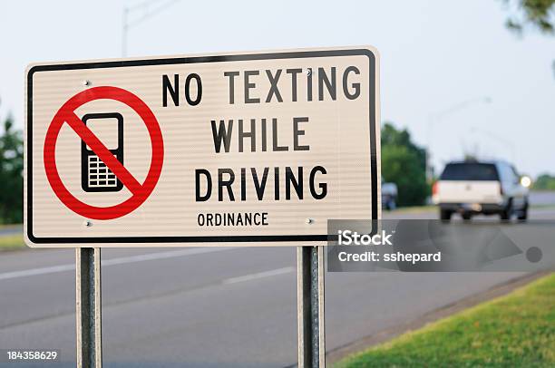ドライブの条例 No メールのサイン - 運転するのストックフォトや画像を多数ご用意 - 運転する, テキストメッセージ, 法