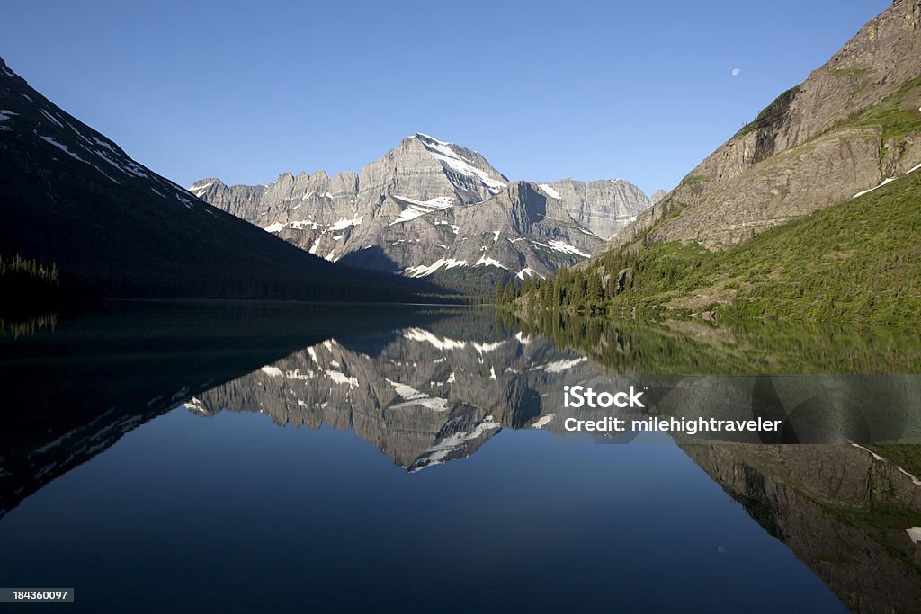 Lago Josephine e Mount Gould riflessioni Glacier National Park - Foto stock royalty-free di Montagna