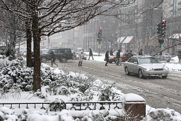 chicago, michigan avenune im winter - michigan avenue stock-fotos und bilder