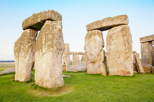 istock Golden Light of Dusk on Stonehenge Horizontal 184360939