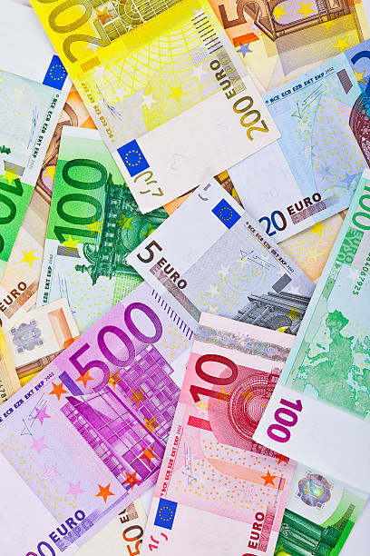 euro bills - over 100 fotos fotografías e imágenes de stock