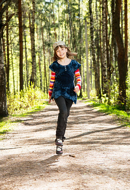 istock Little girl fun 184361924