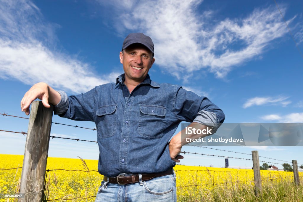 Farmer und Zaun - Lizenzfrei Lehnend Stock-Foto