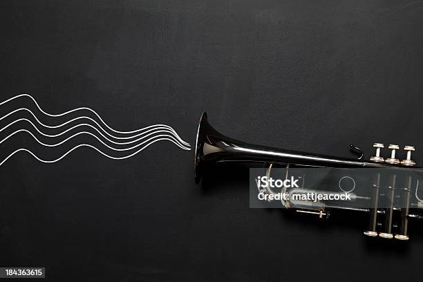 Trompete Mit Linien Stockfoto und mehr Bilder von Ausrüstung und Geräte - Ausrüstung und Geräte, Blasinstrument, Blechblasinstrument