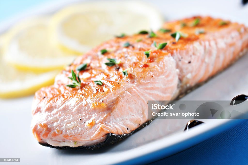 Filet de saumon aux asperges - Photo de Aliment libre de droits