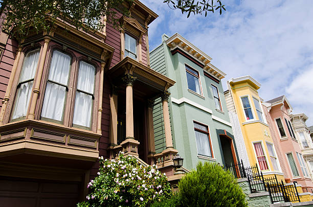 istock Row of homes in San Francisco, CA 184364256