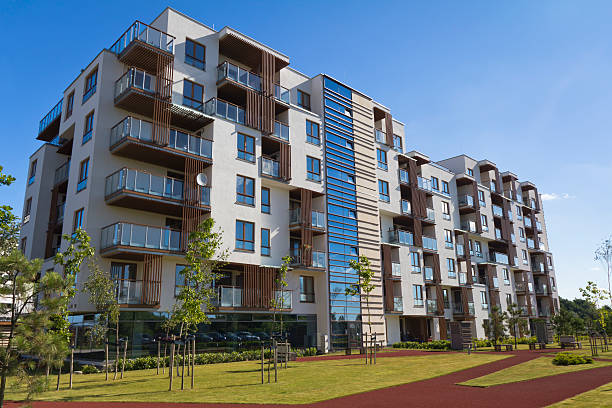 apartamento casa de férias - apartment sky housing project building exterior imagens e fotografias de stock