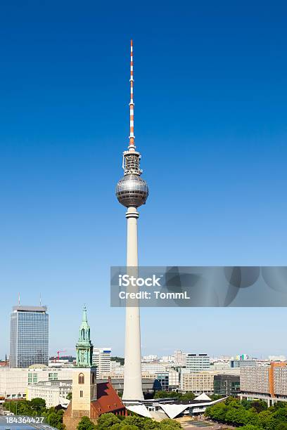 Foto de Torre De Tv Em Berlim Alemanha e mais fotos de stock de Alemanha - Alemanha, Alexanderplatz, Arranha-céu
