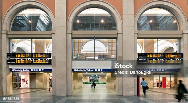 Stazione Ferroviaria Di Porta Nuova A Torino - Fotografie stock e altre immagini di Provincia di Torino - Provincia di Torino, Stazione, Torino