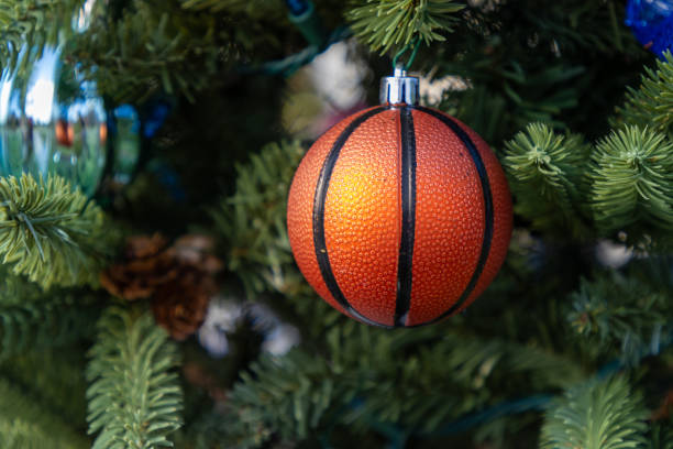 istock Basketball Christmas ornament 1843652928