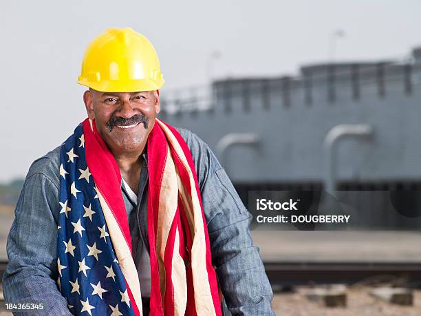 Przemysłowe Pracownik Fizyczny - zdjęcia stockowe i więcej obrazów Amerykańska flaga - Amerykańska flaga, Bezpieczeństwo, Bezpieczeństwo i higiena pracy