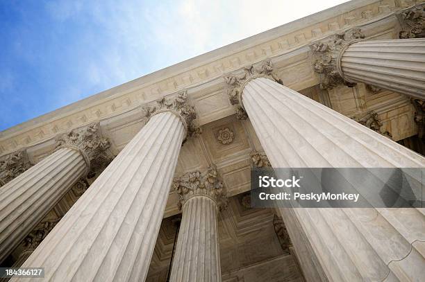 Photo libre de droit de Grand Colonnes De Pierre De Usa Bâtiment De La Cour Suprême À Washington Dc banque d'images et plus d'images libres de droit de Palais de justice