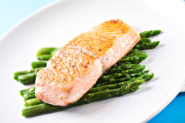 Fillet of salmon with asparagus