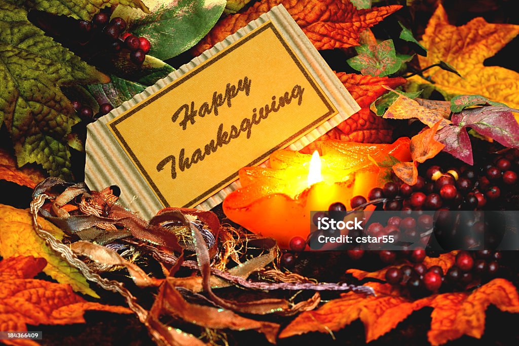 Feiertage: Happy Thanksgiving-Tag mit Kerze, Beeren und Blätter - Lizenzfrei Blatt - Pflanzenbestandteile Stock-Foto