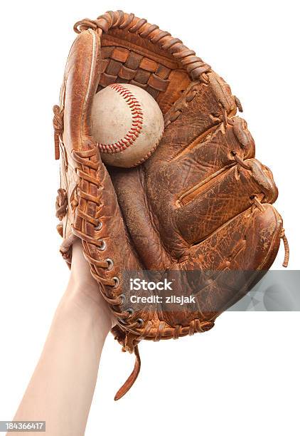 Gra W Piłkębaseball Glove - zdjęcia stockowe i więcej obrazów Baseball - Baseball, Neutralne tło, Piłka do baseballu