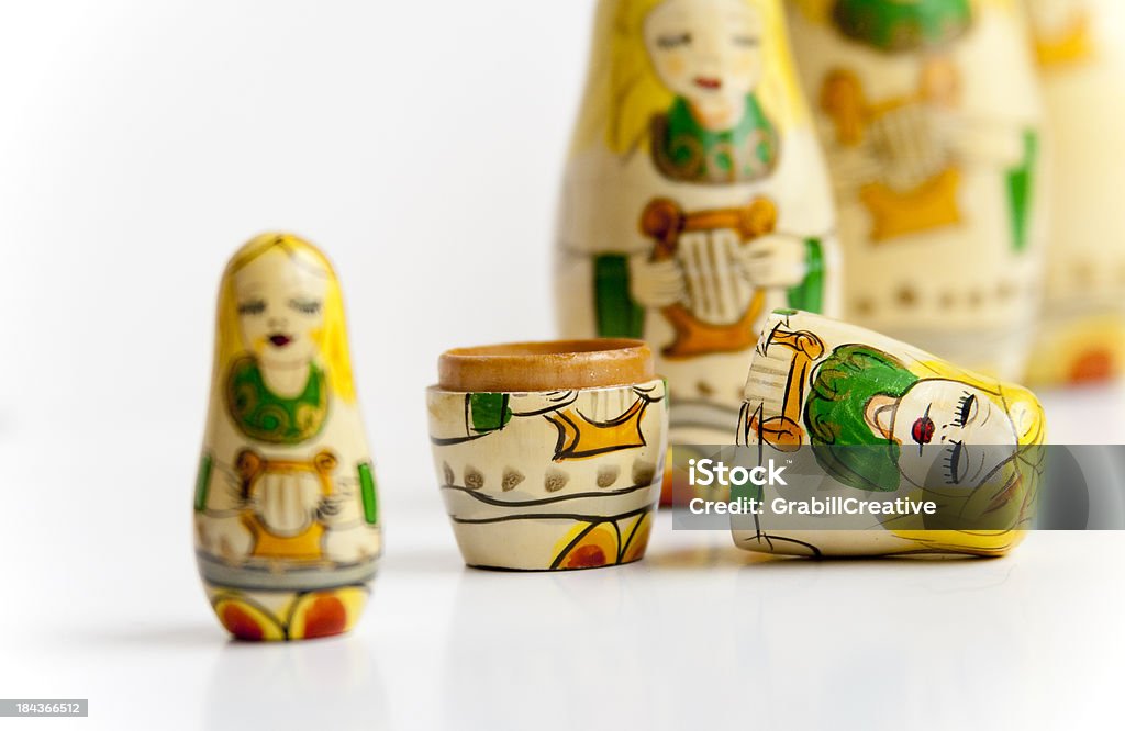 Angelo caduto-a far cadere Bambola Matryoshka russa - Foto stock royalty-free di Angelo