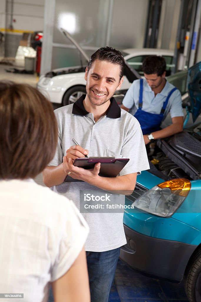 Serviceman y cliente - Foto de stock de Adulto libre de derechos